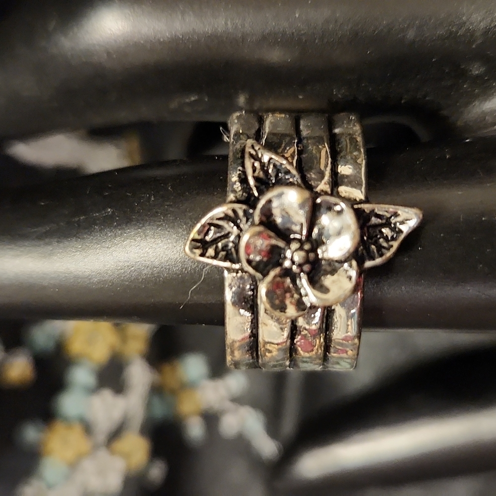 Paparazzi Silver Flower Ring - 327